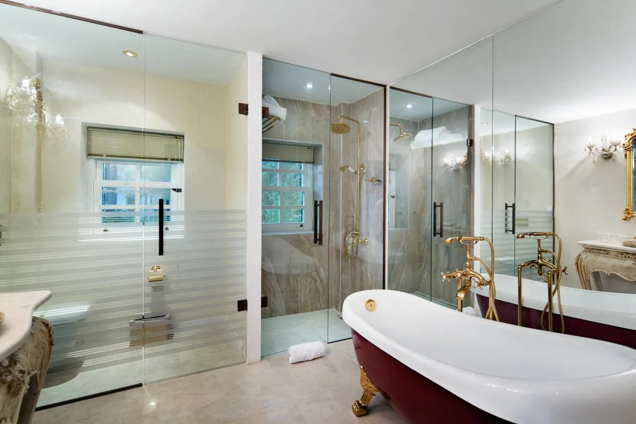 Elegance East Hotel — rooms and atmosphere