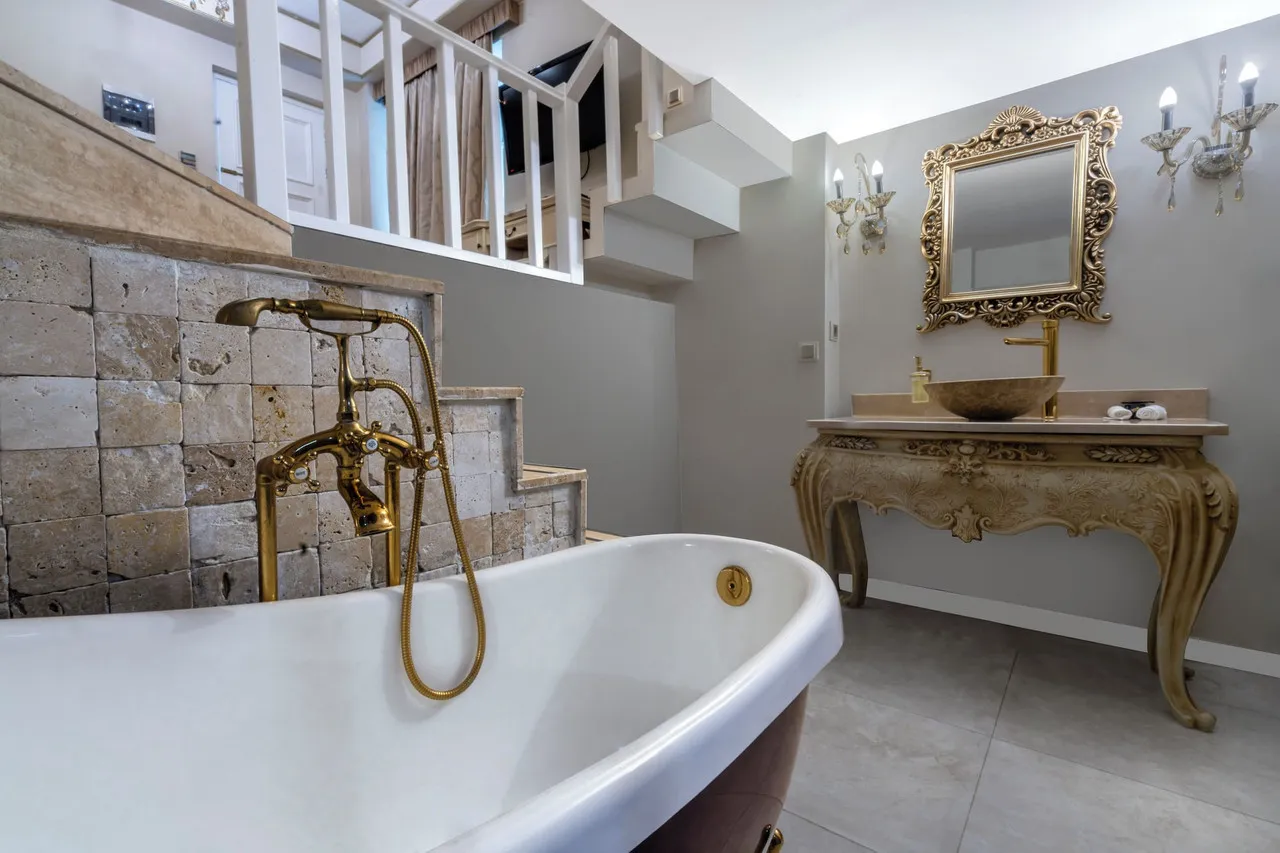 Elegance East Hotel — rooms and atmosphere