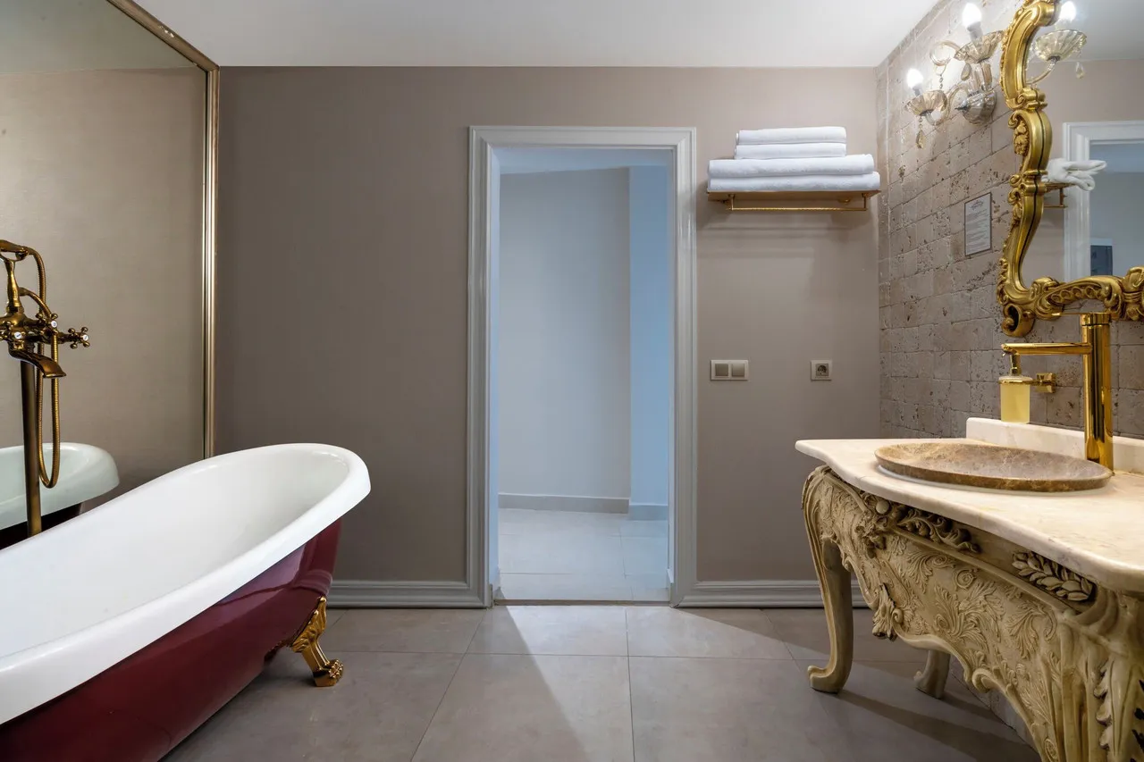 Elegance East Hotel — rooms and atmosphere