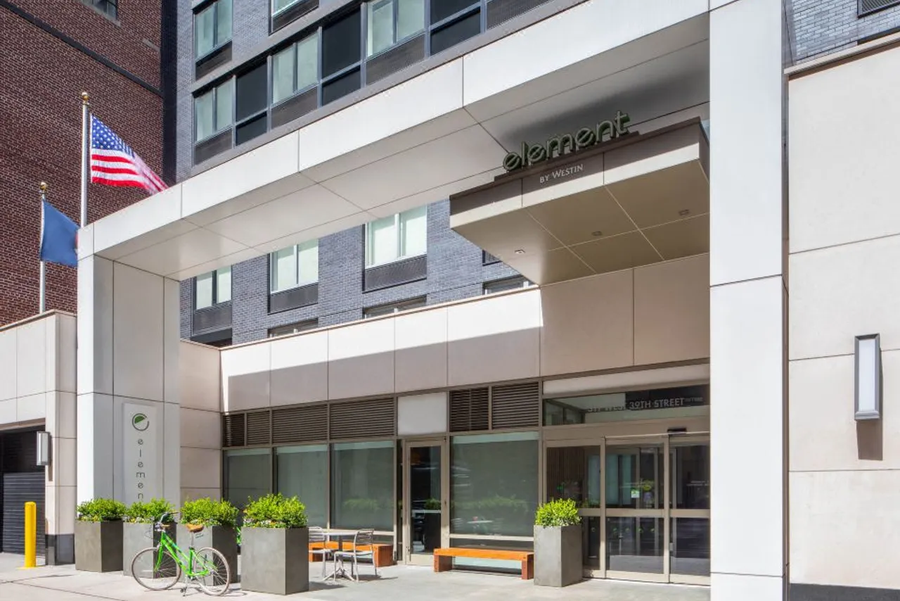 Element New York Times Square West — rooms and atmosphere