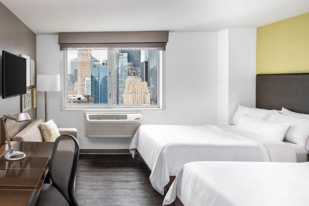 Element New York Times Square West — rooms and atmosphere