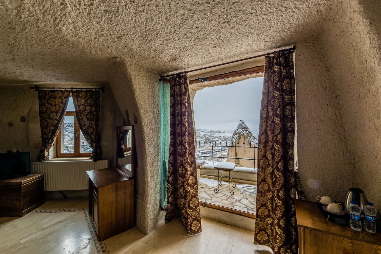 Elite Cave Suites — rooms and atmosphere
