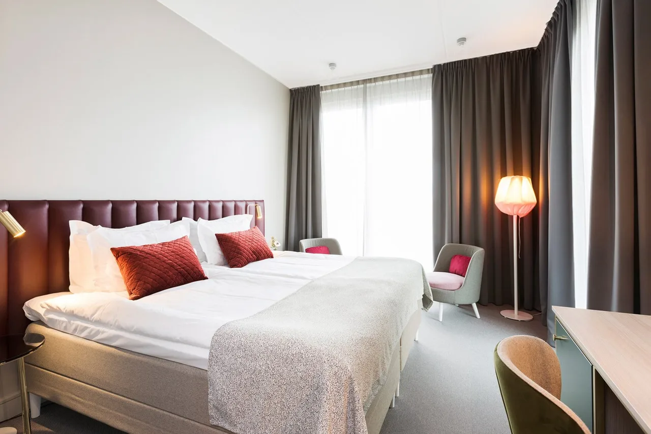 Elite Hotel Academia — ภาพห้องพักและบรรยากาศ