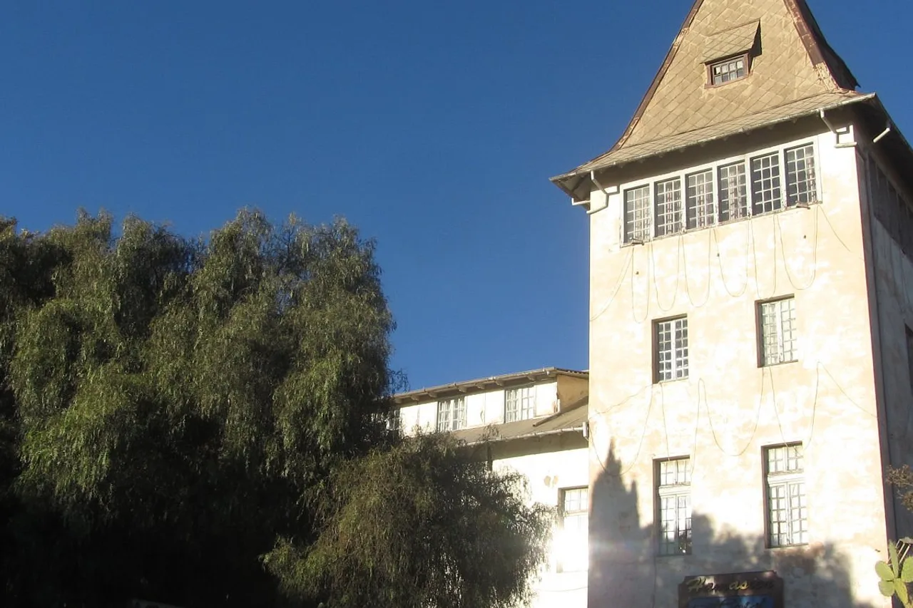 Embasoira Hotel — rooms and atmosphere