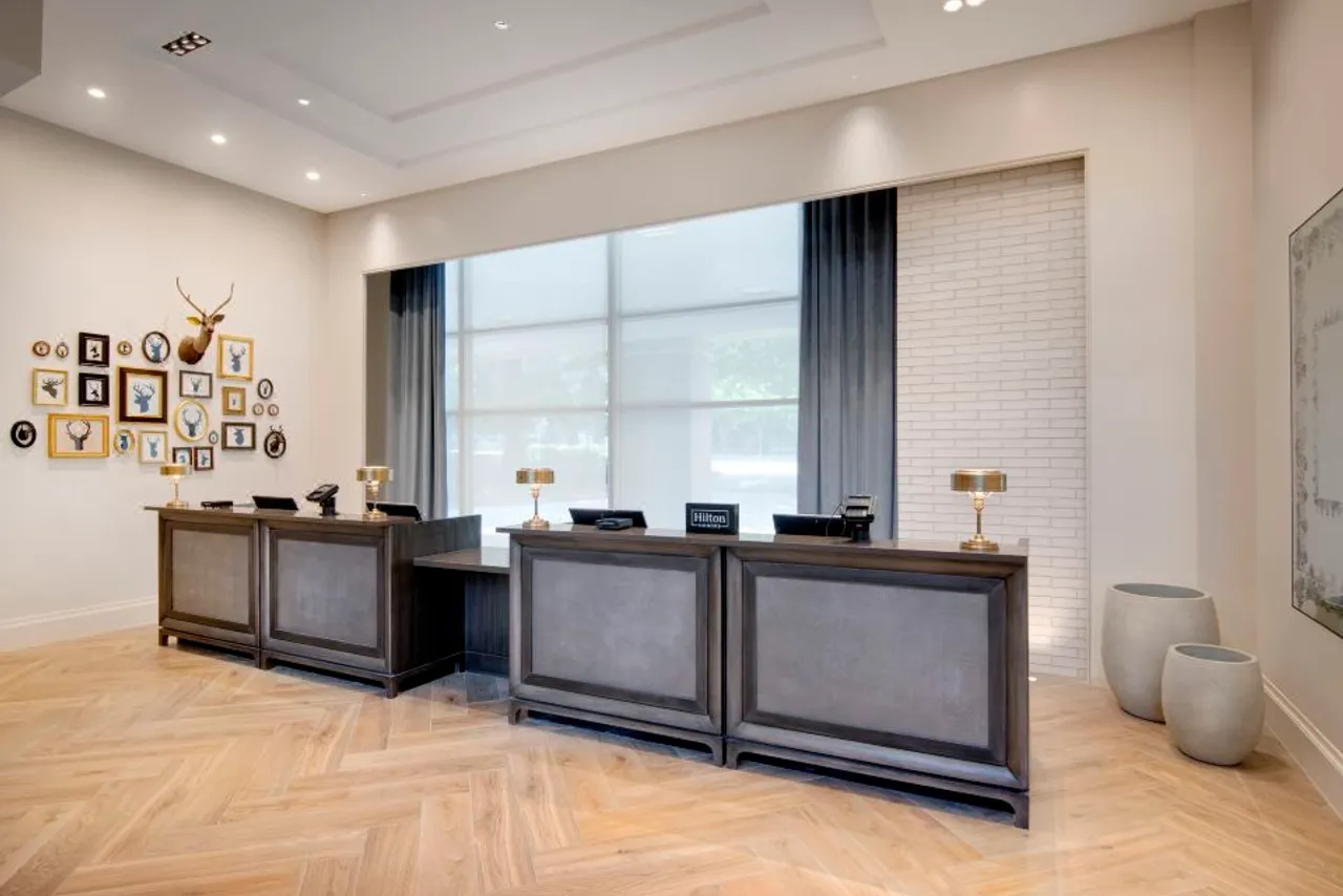 Embassy Suites by Hilton Atlanta Buckhead — ภาพห้องพักและบรรยากาศ