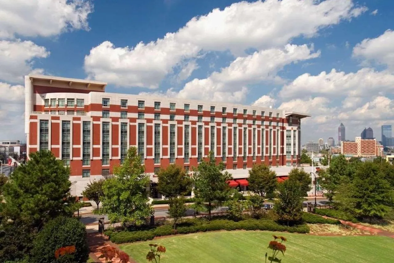 Embassy Suites by Hilton Atlanta at Centennial Olympic Park — โรงแรมในใกล้ Mercedes-Benz Stadium
