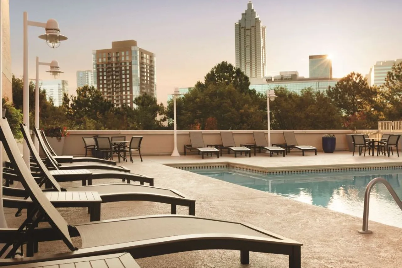 Embassy Suites by Hilton Atlanta at Centennial Olympic Park — ภาพห้องพักและบรรยากาศ