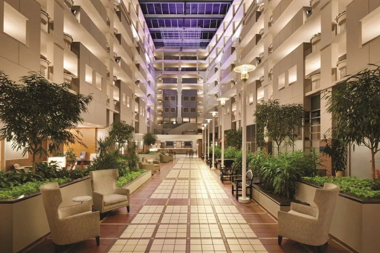 Embassy Suites by Hilton Atlanta at Centennial Olympic Park — ภาพห้องพักและบรรยากาศ