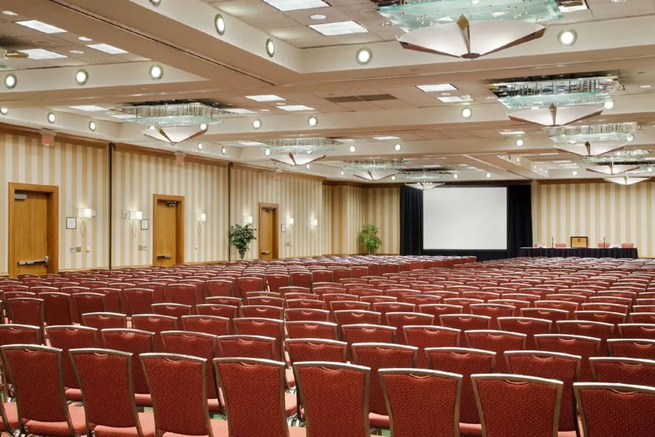 Embassy Suites by Hilton Atlanta at Centennial Olympic Park — ภาพห้องพักและบรรยากาศ