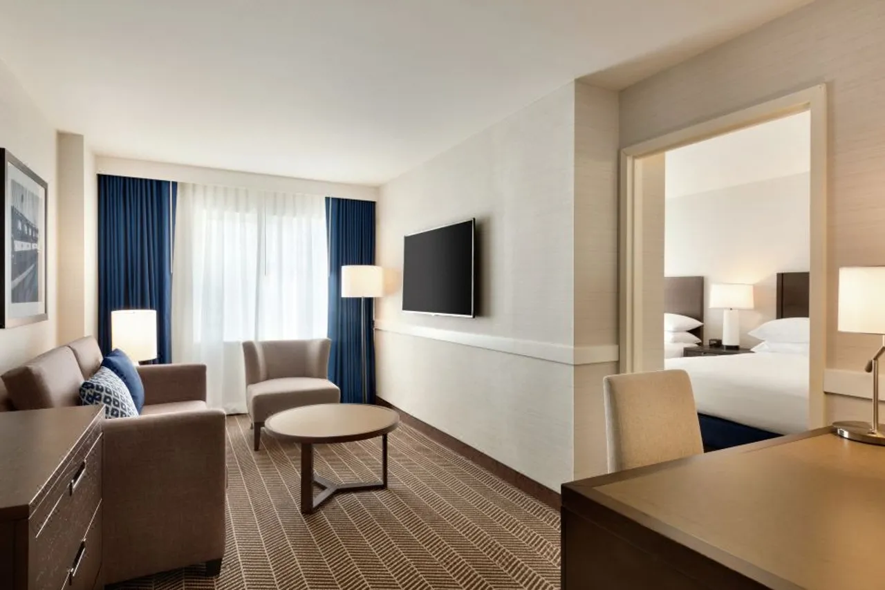 Embassy Suites by Hilton Boston at Logan Airport — โรงแรมในบอสตัน