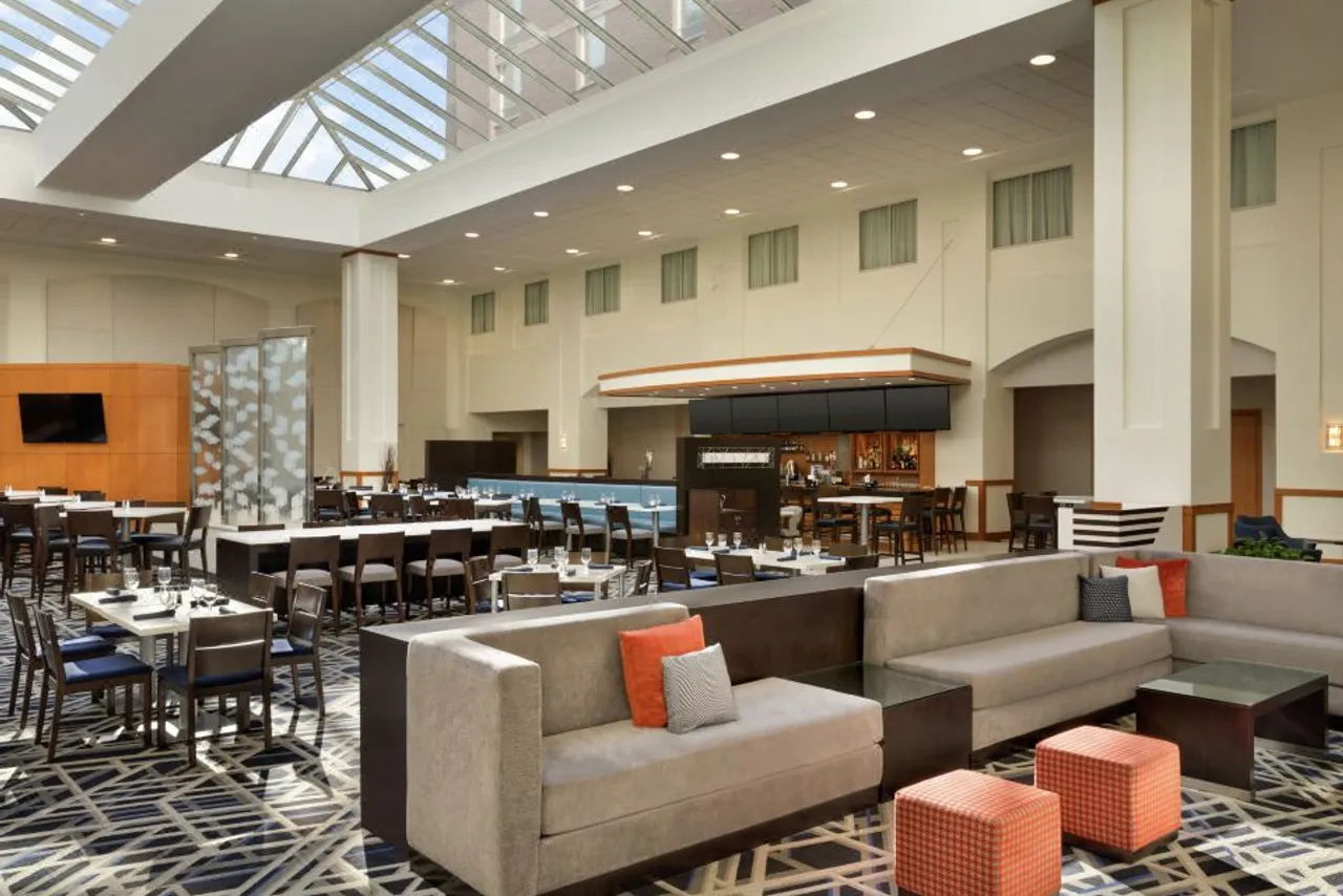 Embassy Suites by Hilton Boston at Logan Airport — ภาพห้องพักและบรรยากาศ