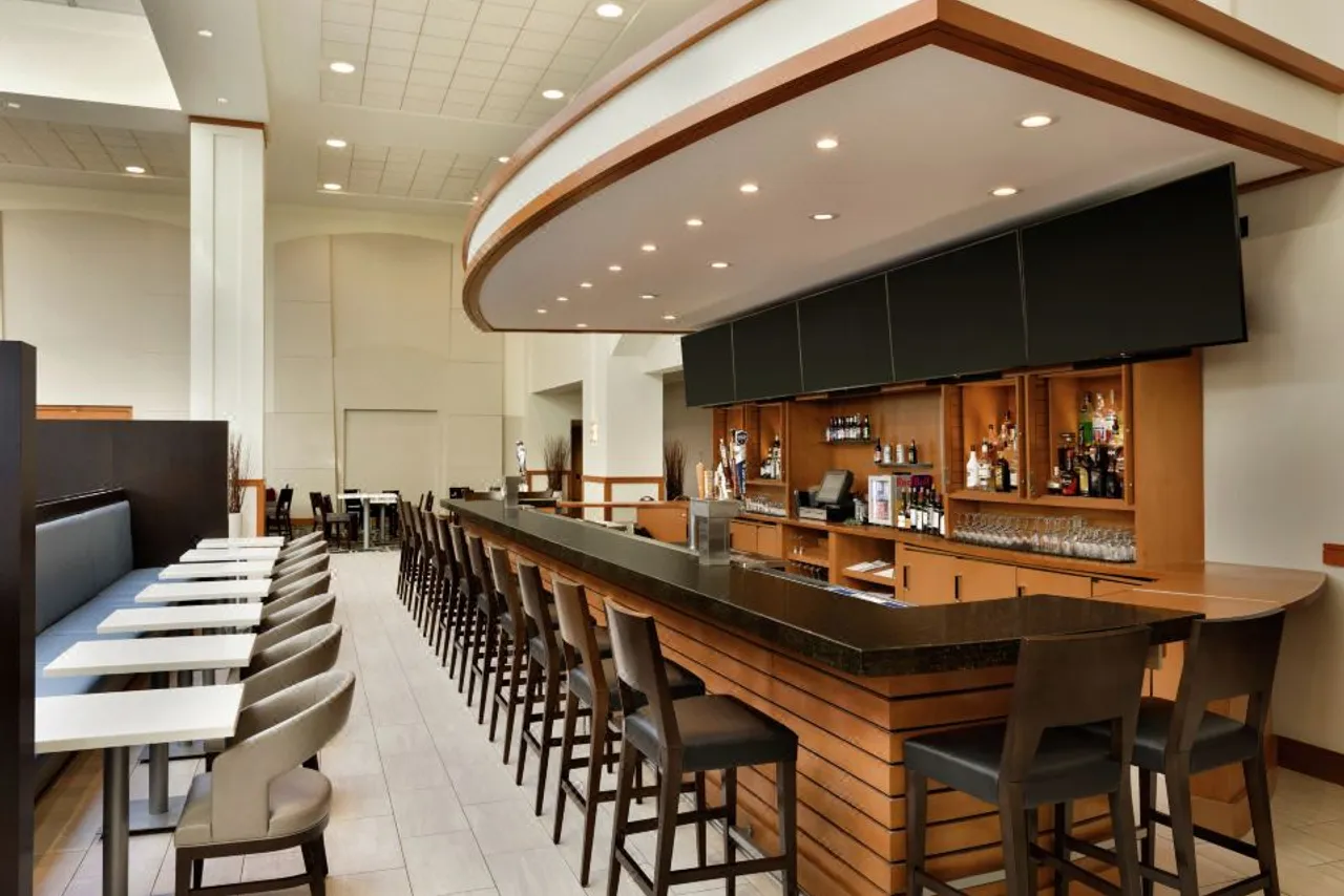 Embassy Suites by Hilton Boston at Logan Airport — ภาพห้องพักและบรรยากาศ