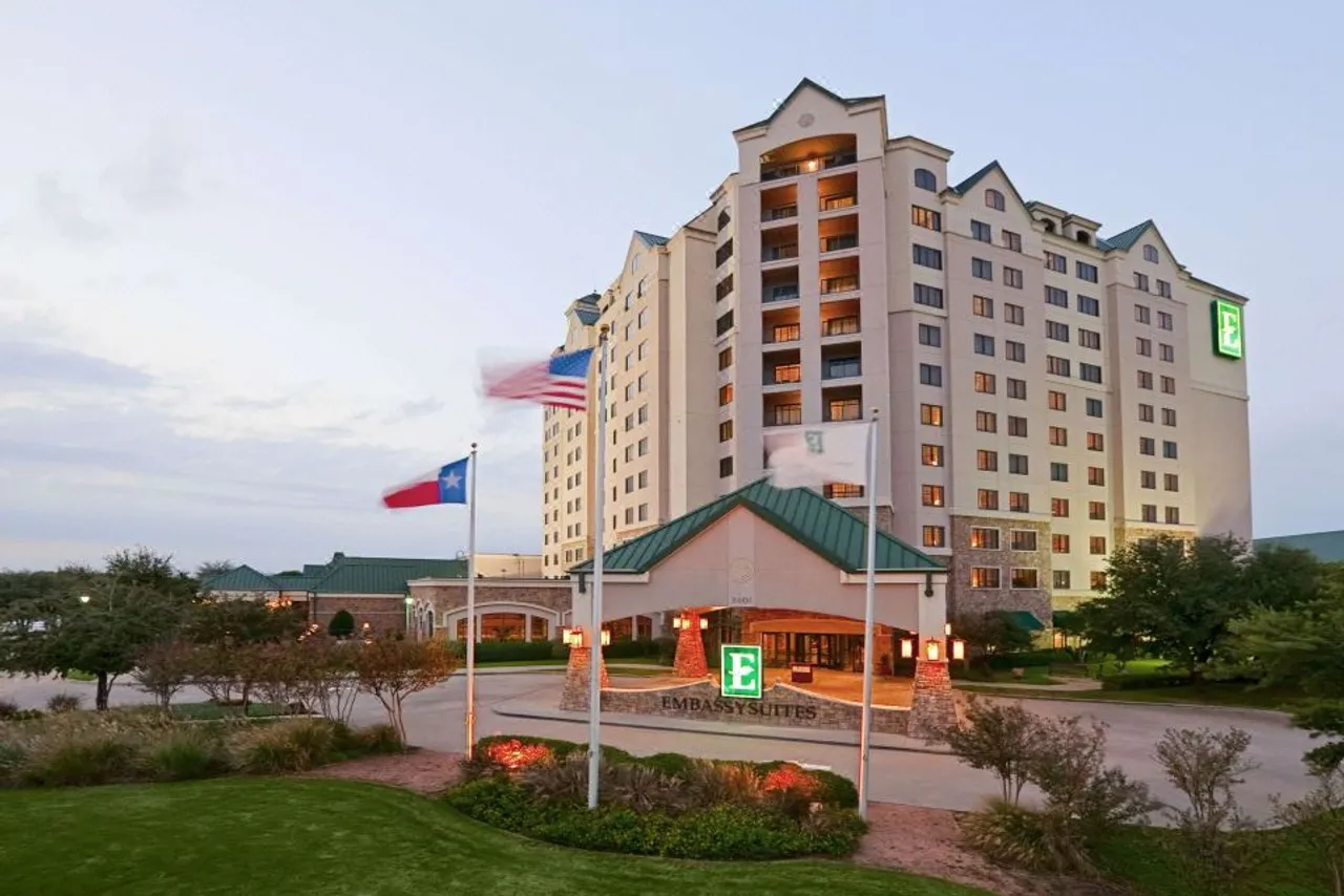 Embassy Suites by Hilton Grapevine DFW Airport North — โรงแรมในดัลลัส