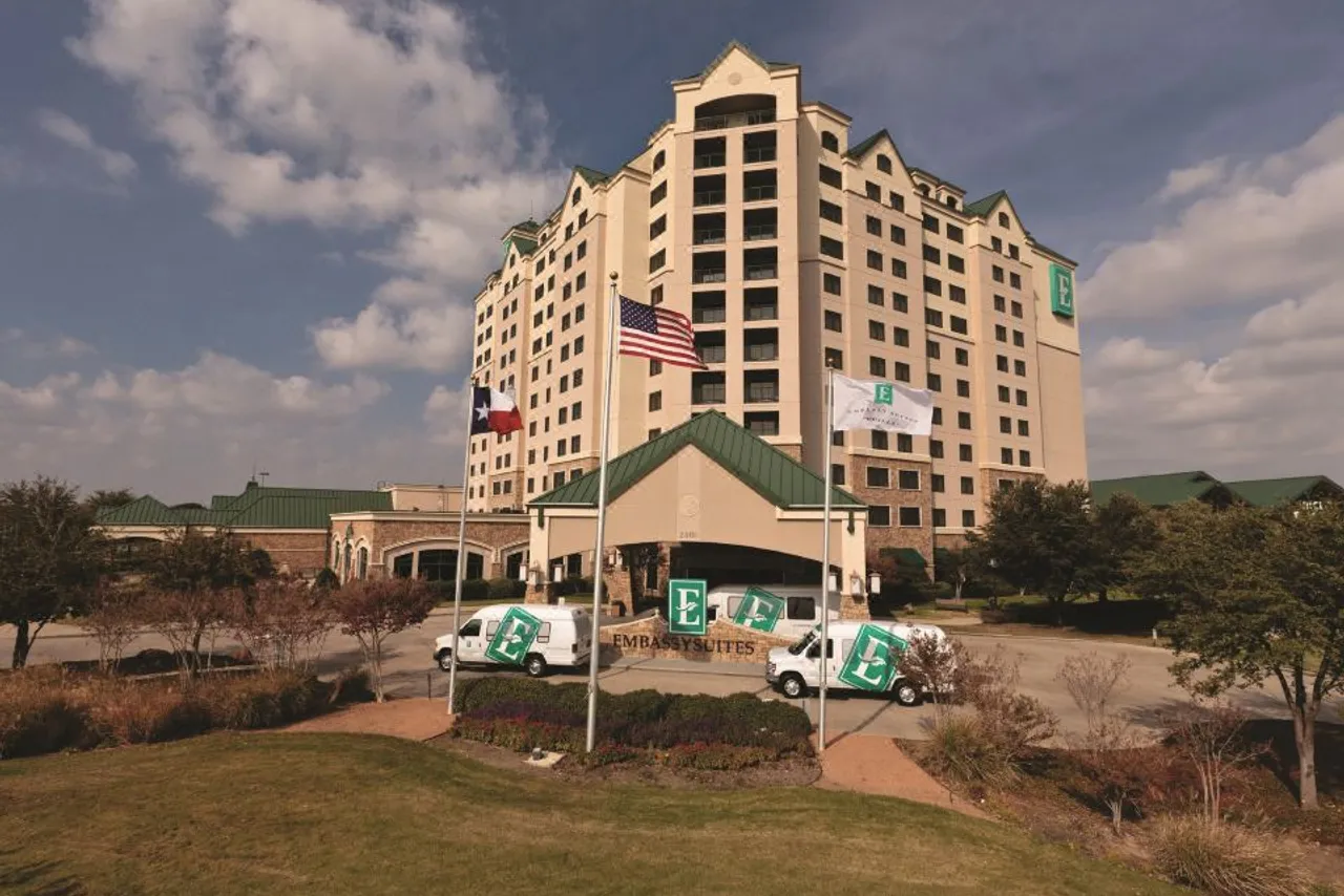 Embassy Suites by Hilton Grapevine DFW Airport North — ภาพห้องพักและบรรยากาศ