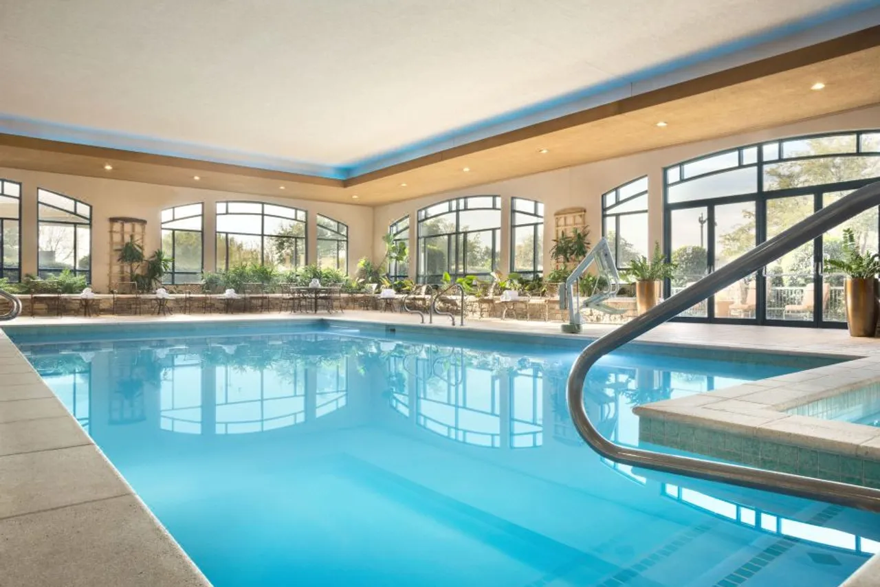 Embassy Suites by Hilton Grapevine DFW Airport North — ภาพห้องพักและบรรยากาศ