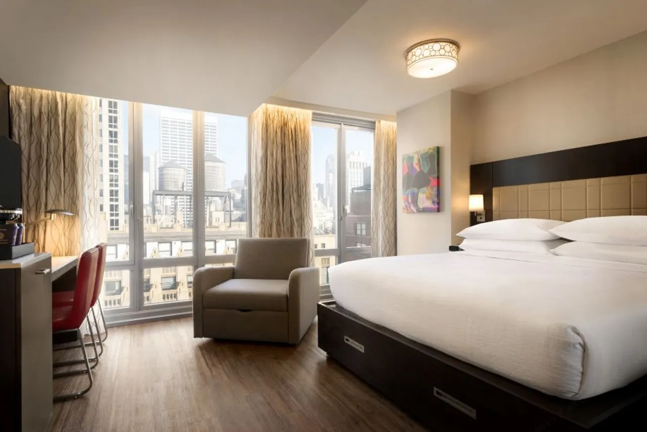 Embassy Suites by Hilton New York Manhattan Times Square — โรงแรมในนิวยอร์ก