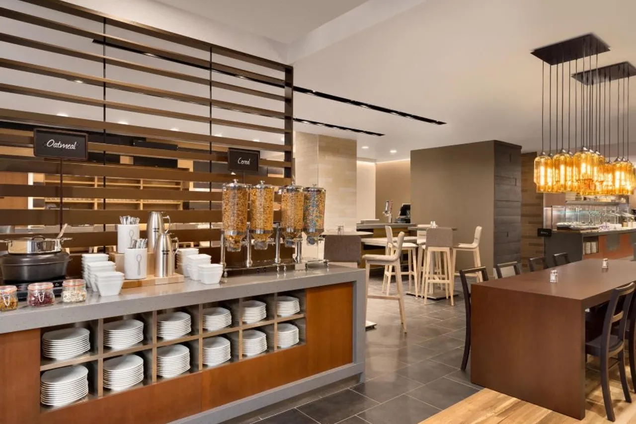Embassy Suites by Hilton New York Manhattan Times Square — ภาพห้องพักและบรรยากาศ