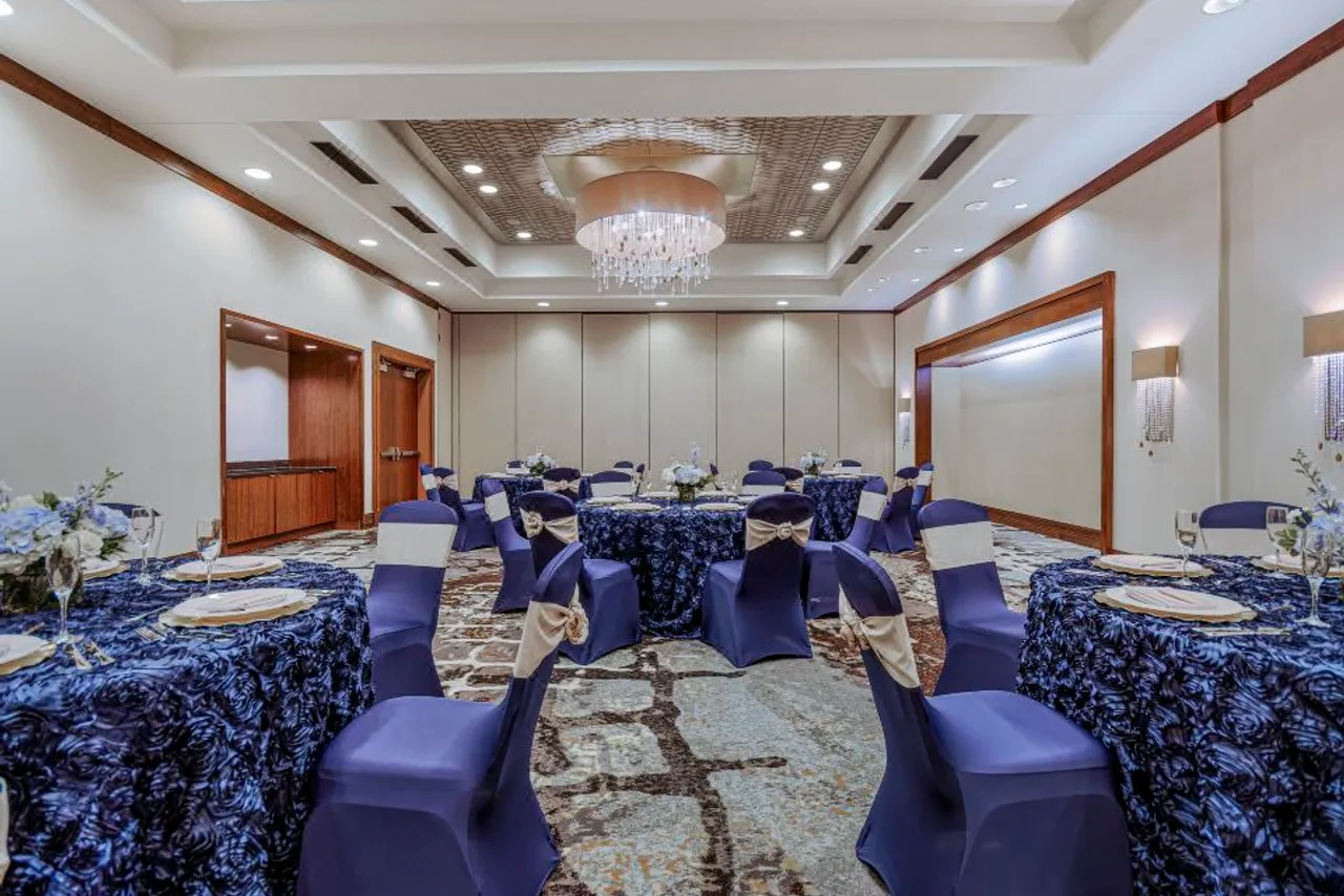 Embassy Suites by Hilton Houston Downtown — ภาพห้องพักและบรรยากาศ
