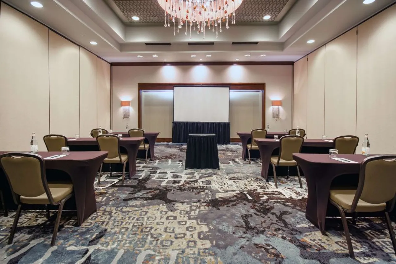 Embassy Suites by Hilton Houston Downtown — ภาพห้องพักและบรรยากาศ