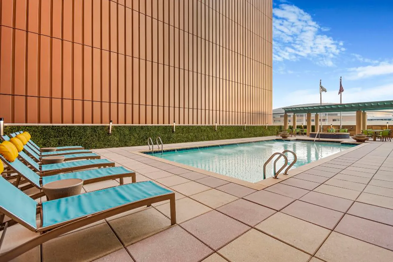 Embassy Suites by Hilton Houston Downtown — ภาพห้องพักและบรรยากาศ