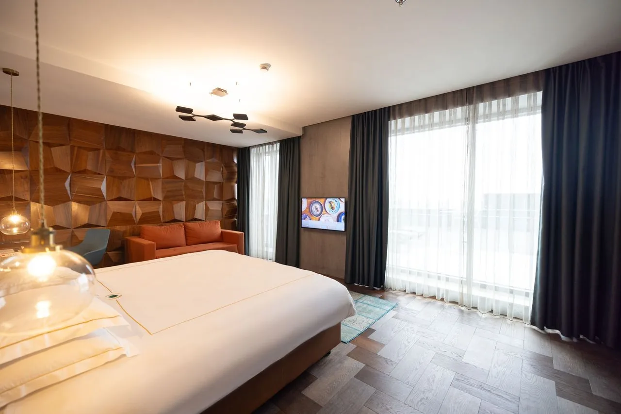 Emerald Hotel Pristina — rooms and atmosphere