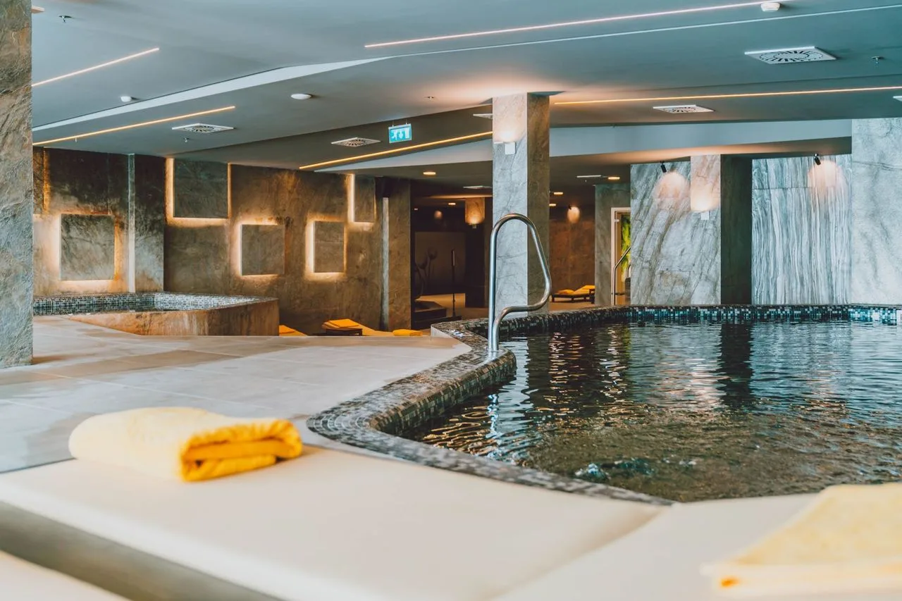 Emerald Hotel Pristina — rooms and atmosphere