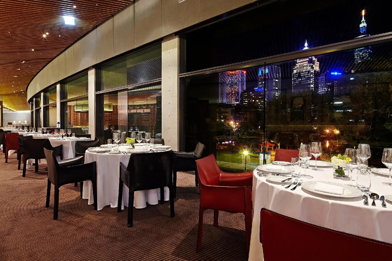 Eslite Hotel — rooms and atmosphere