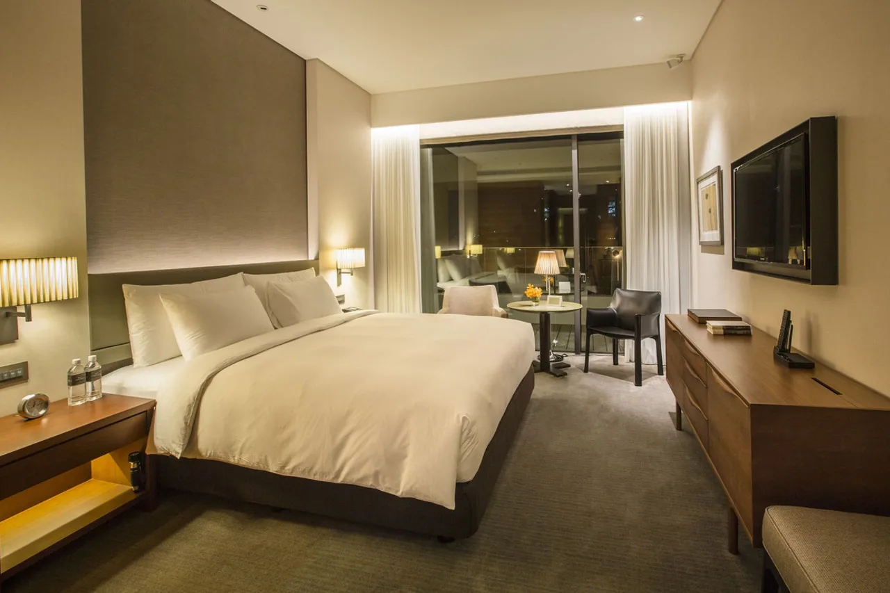 Eslite Hotel — rooms and atmosphere