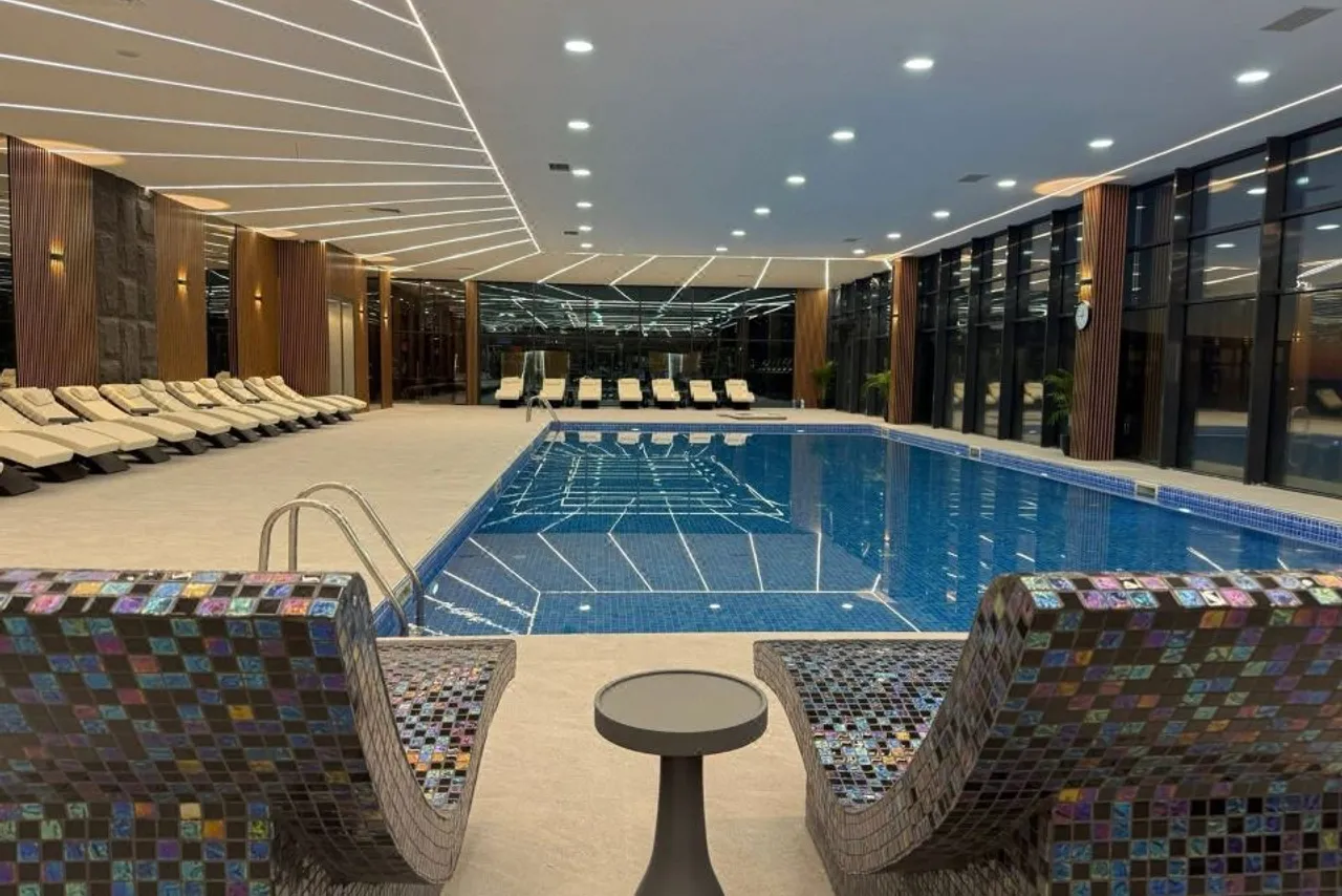 Euphoria Batumi Convention & Casino Hotel — ภาพห้องพักและบรรยากาศ