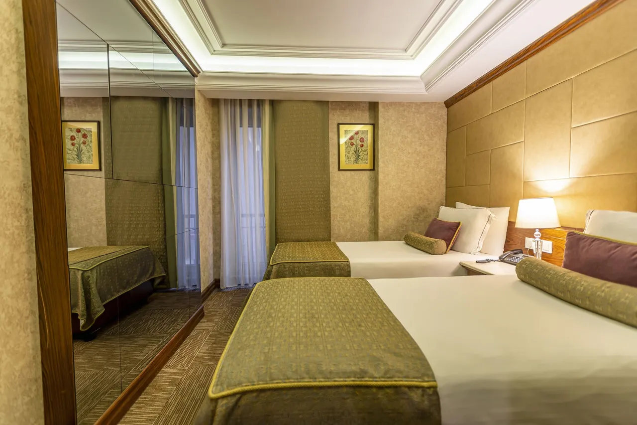 Eurostars Hotel Old City — rooms and atmosphere