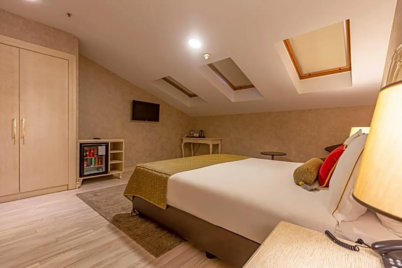Eurostars Hotel Old City — rooms and atmosphere