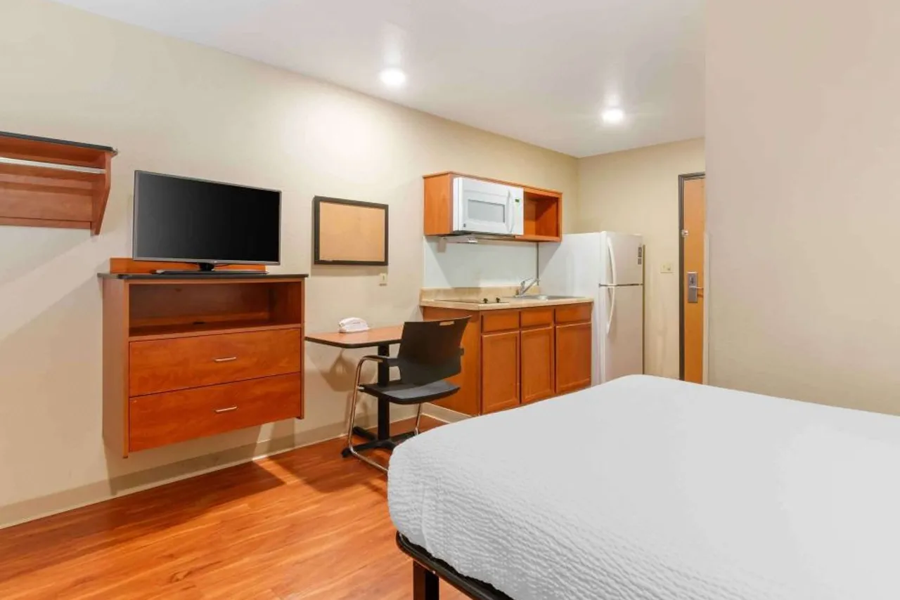 Extended Stay America Select Suites - Kansas City - Stadium — โรงแรมในใกล้ Arrowhead Stadium