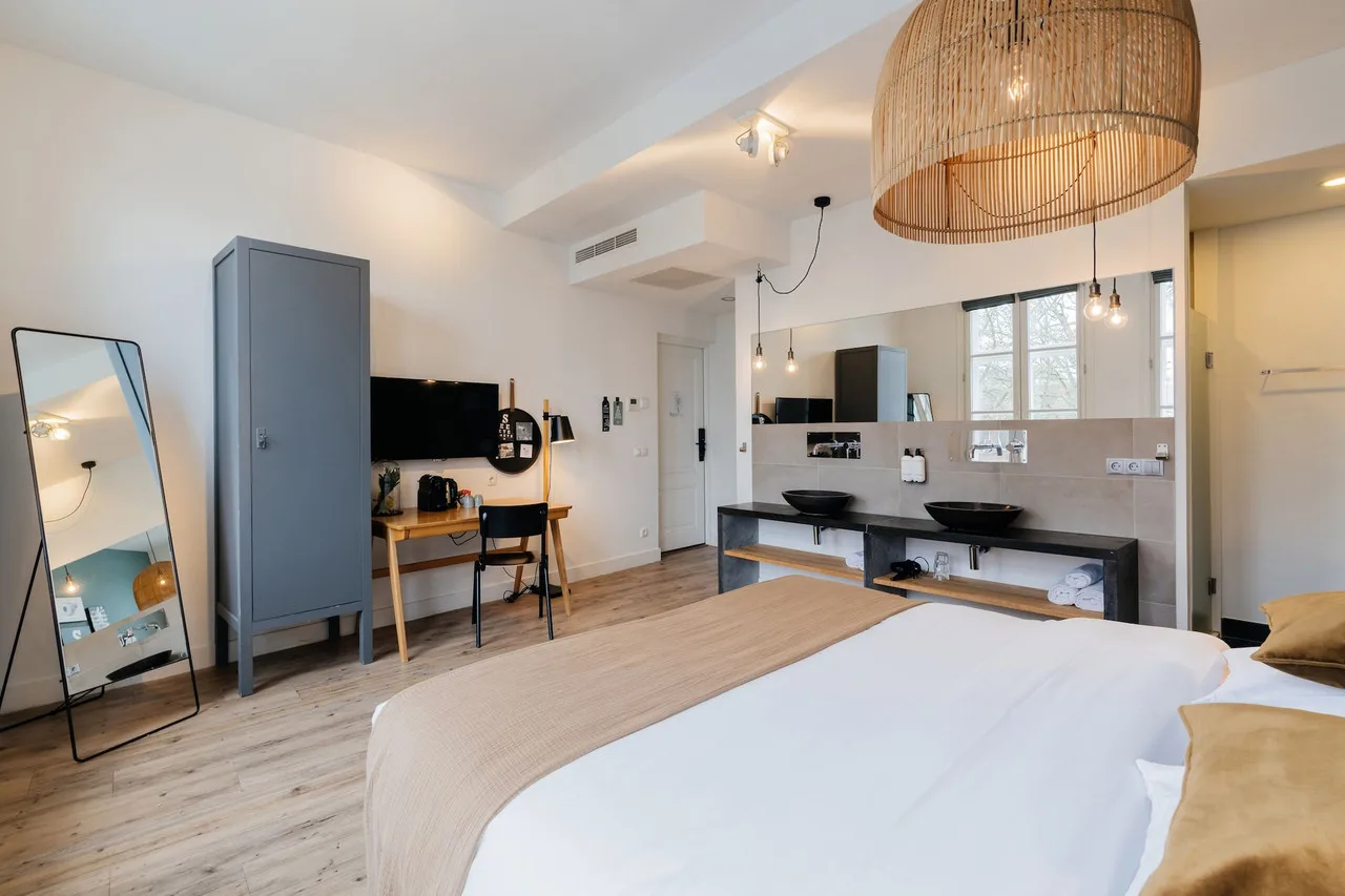 Eye Hotel — ภาพห้องพักและบรรยากาศ