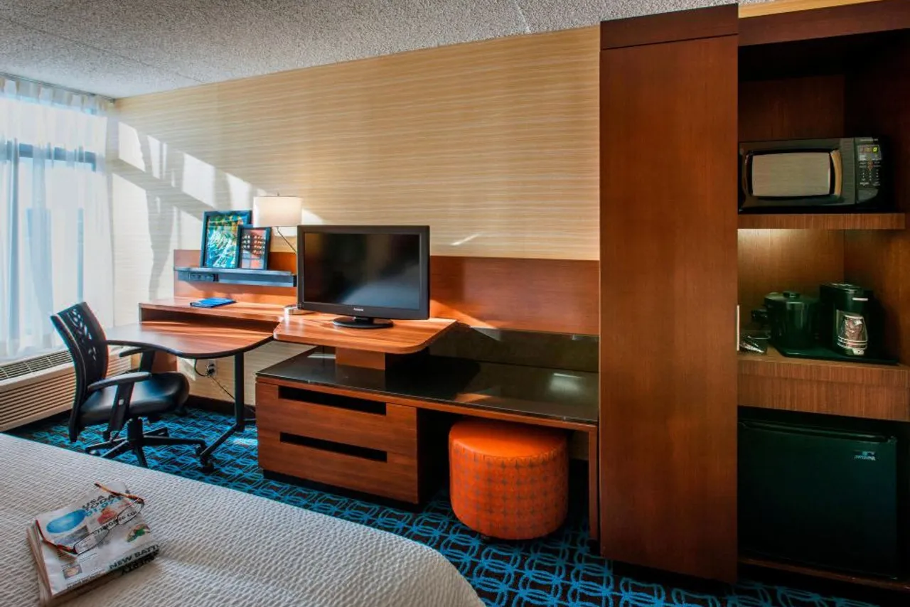Fairfield Inn by Marriott East Rutherford Meadowlands — โรงแรมในใกล้ MetLife Stadium