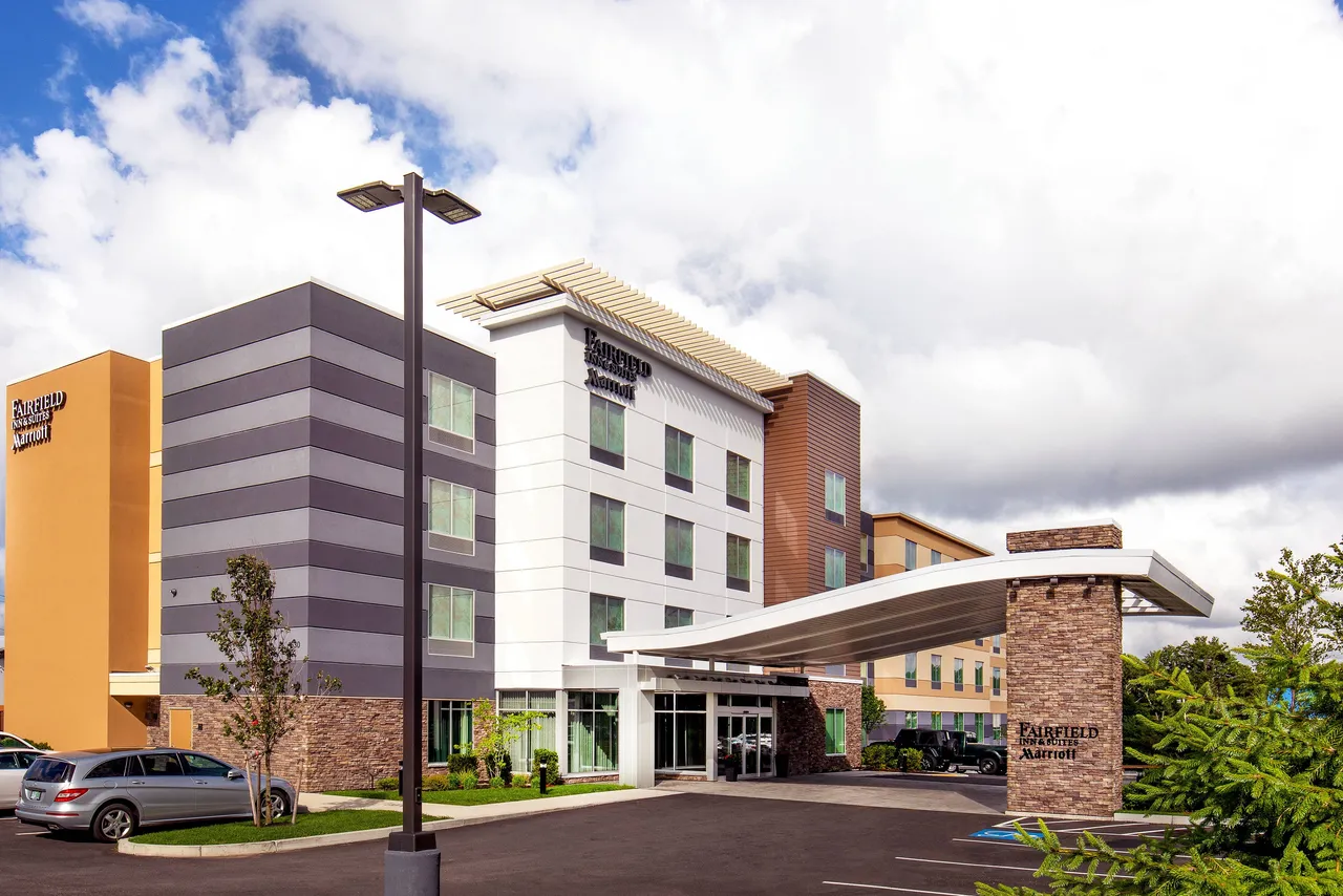 Fairfield Inn & Suites by Marriott Boston Walpole — โรงแรมในใกล้ Gillette Stadium