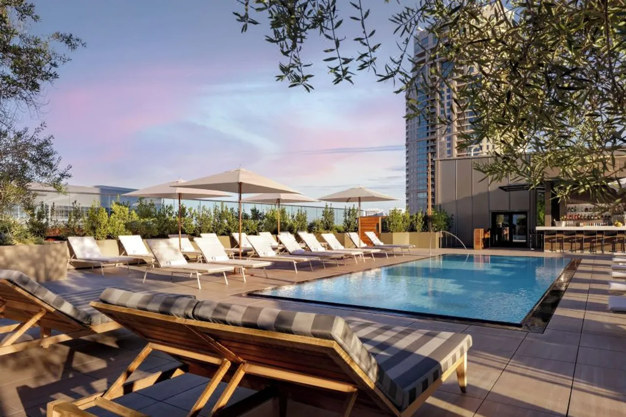 Fairmont Century Plaza — ภาพห้องพักและบรรยากาศ