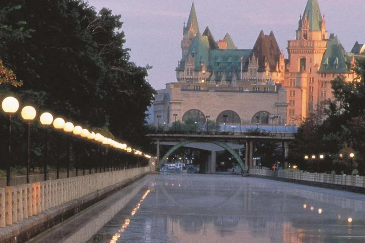 Fairmont Chateau Laurier — rooms and atmosphere