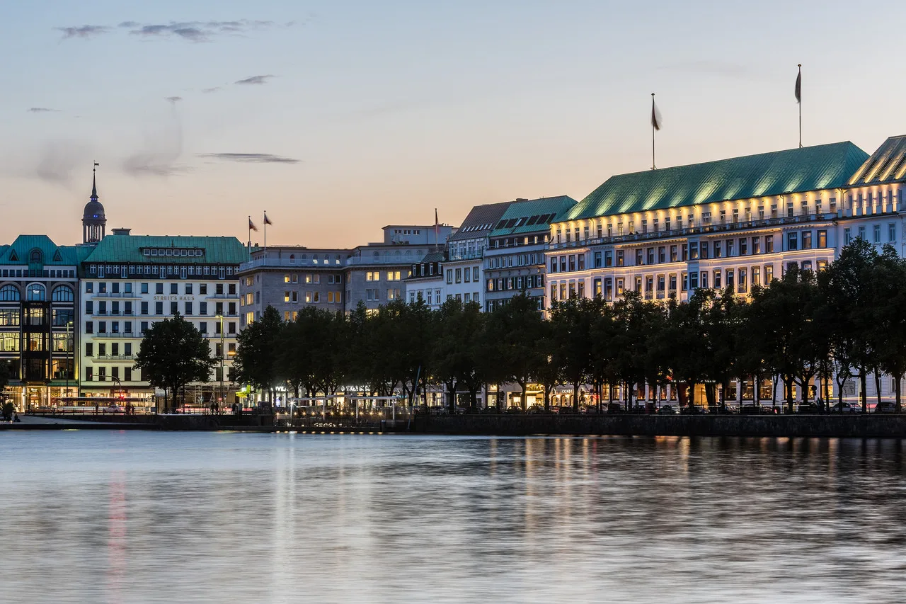 6 โรงแรมน่าพักใน Hamburg เยอรมนี — รีวิวจัดอันดับ ที่พักเมืองท่าริมน้ำ