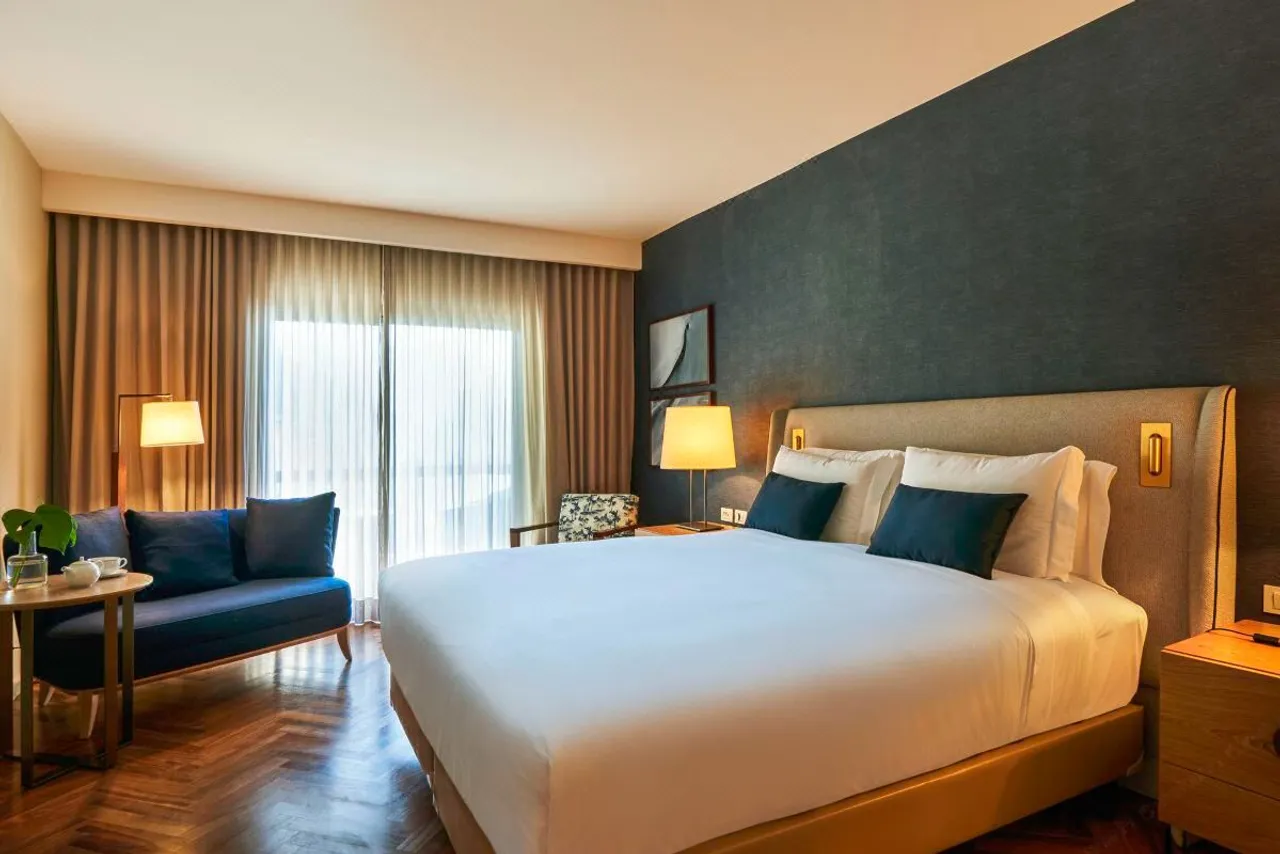Fairmont Rio de Janeiro Copacabana — rooms and atmosphere