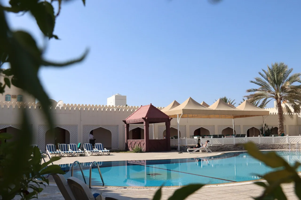 Falaj Daris Hotel — ภาพห้องพักและบรรยากาศ