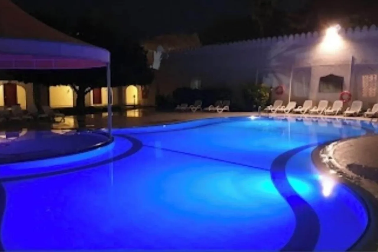 Falaj Daris Hotel — ภาพห้องพักและบรรยากาศ