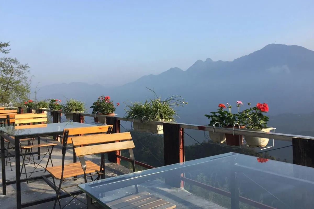 Fansipan Terrace Cafe and Homestay — rooms and atmosphere