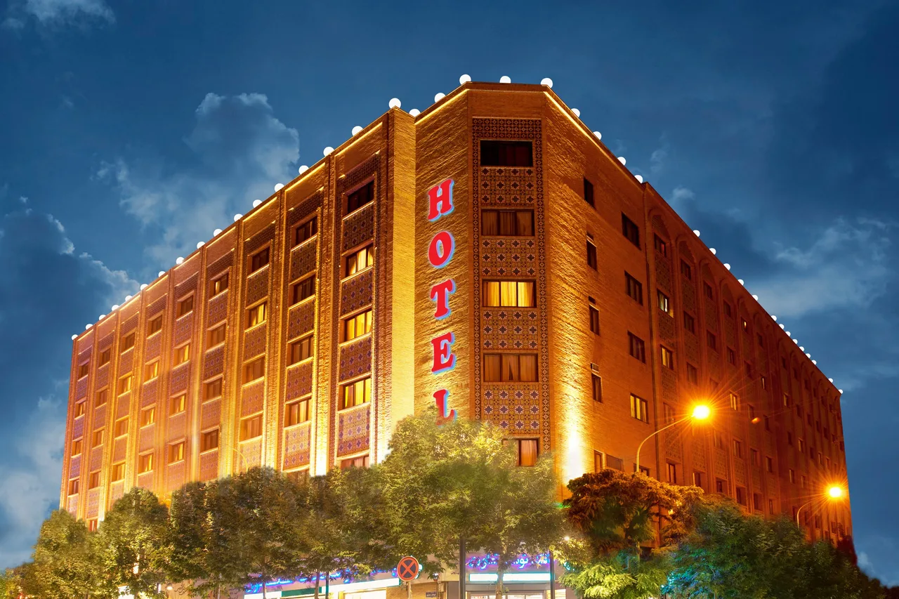 Ferdowsi International Grand Hotel — โรงแรมในเตหะราน
