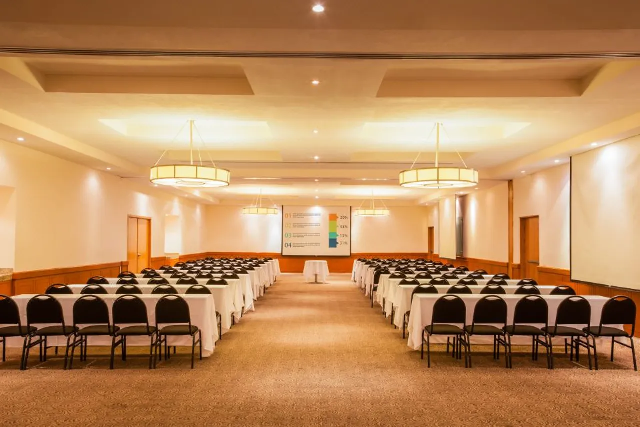 Fiesta Inn Monterrey Fundidora — ภาพห้องพักและบรรยากาศ