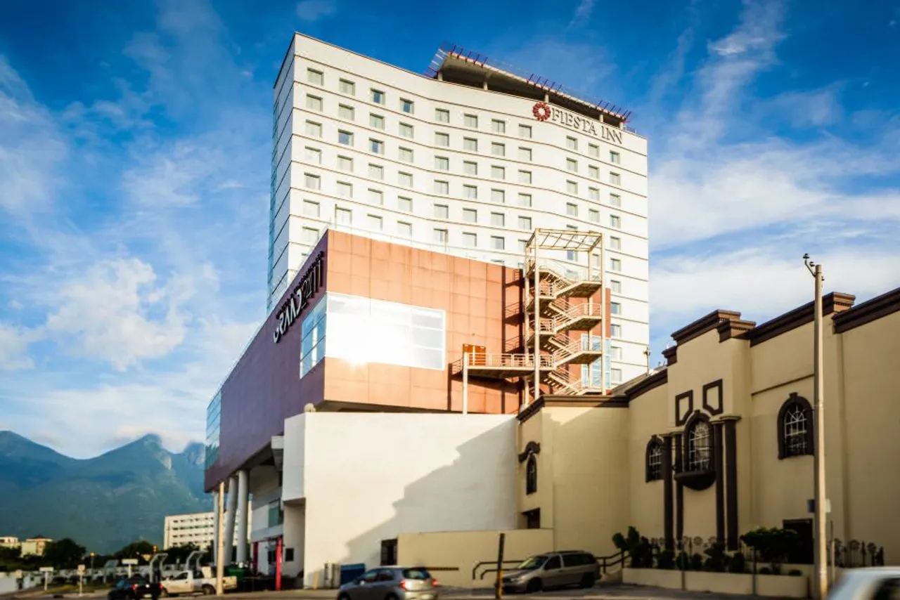 Fiesta Inn Monterrey Tecnologico — โรงแรมในใกล้ Estadio BBVA