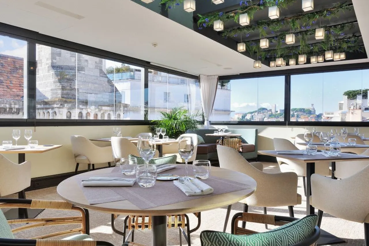 Five Seas Cannes, a Member of Design Hotels — ภาพห้องพักและบรรยากาศ