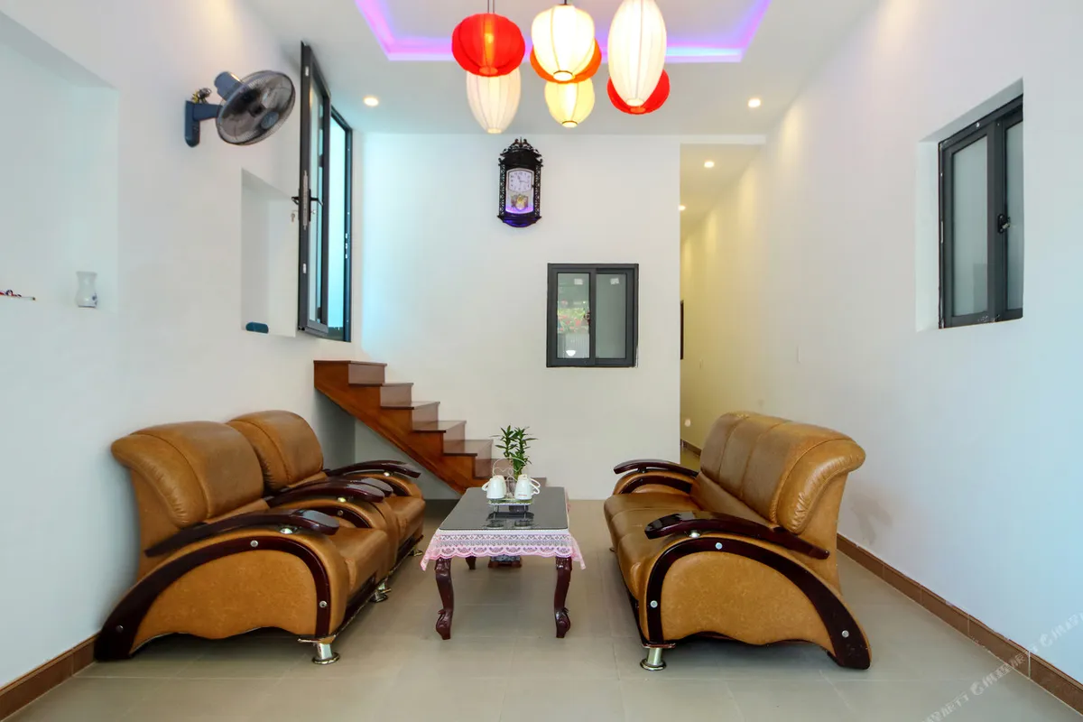 Flame Flowers Homestay Hoi An — rooms and atmosphere