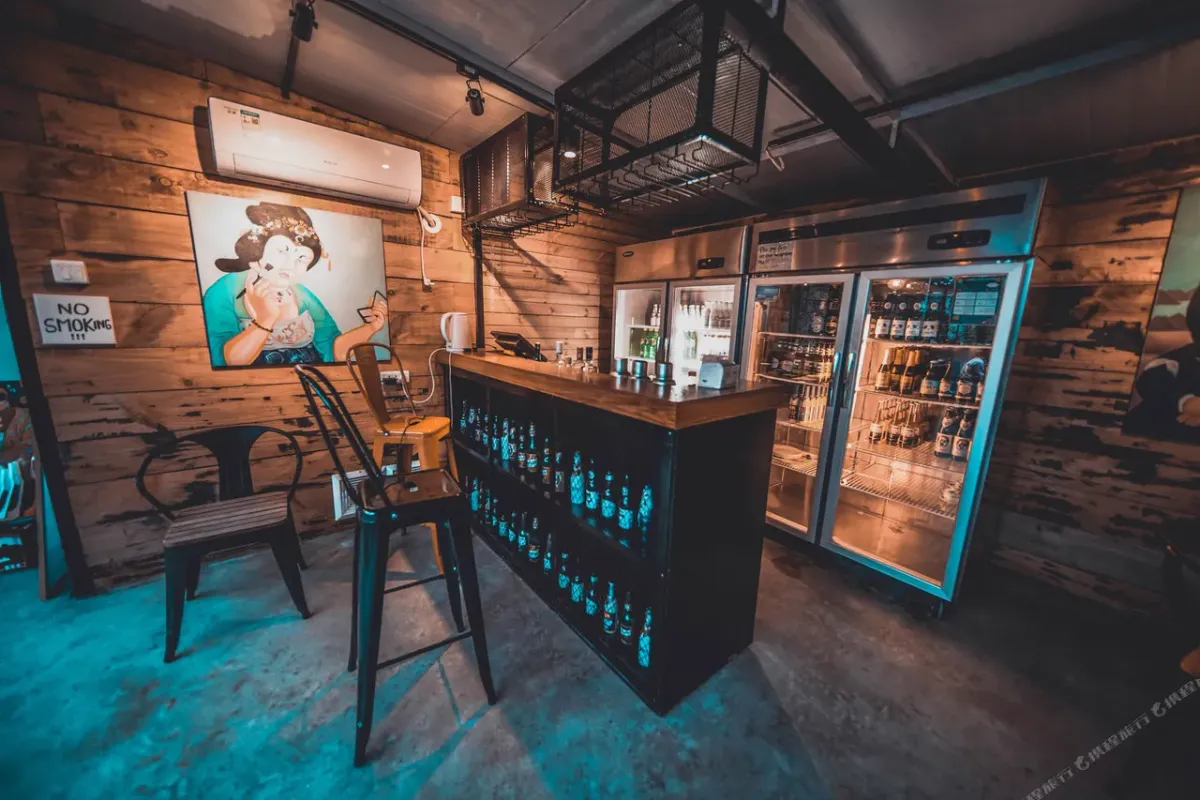 Flipflop Hostel Chengdu — rooms and atmosphere