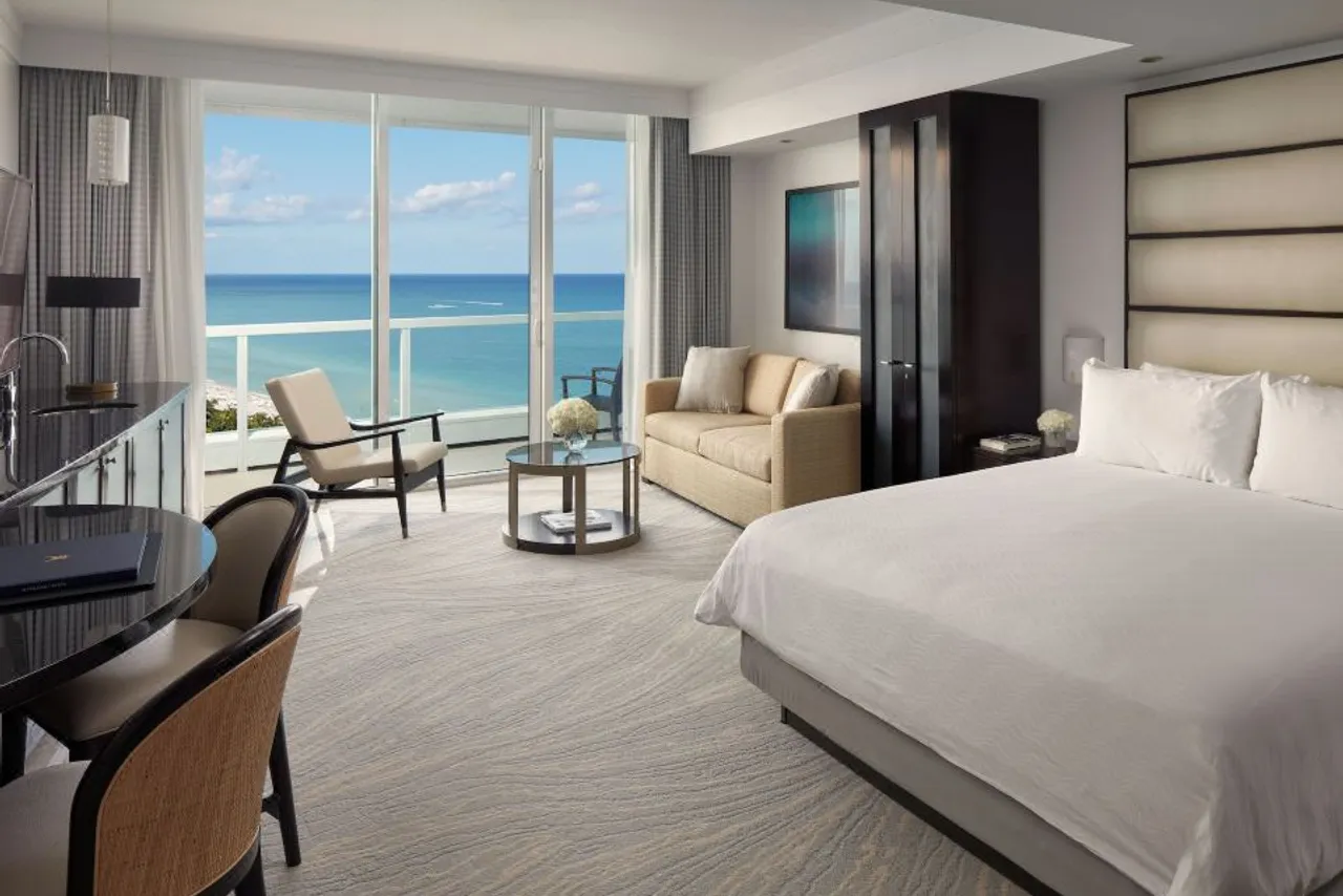 Fontainebleau Miami Beach — rooms and atmosphere
