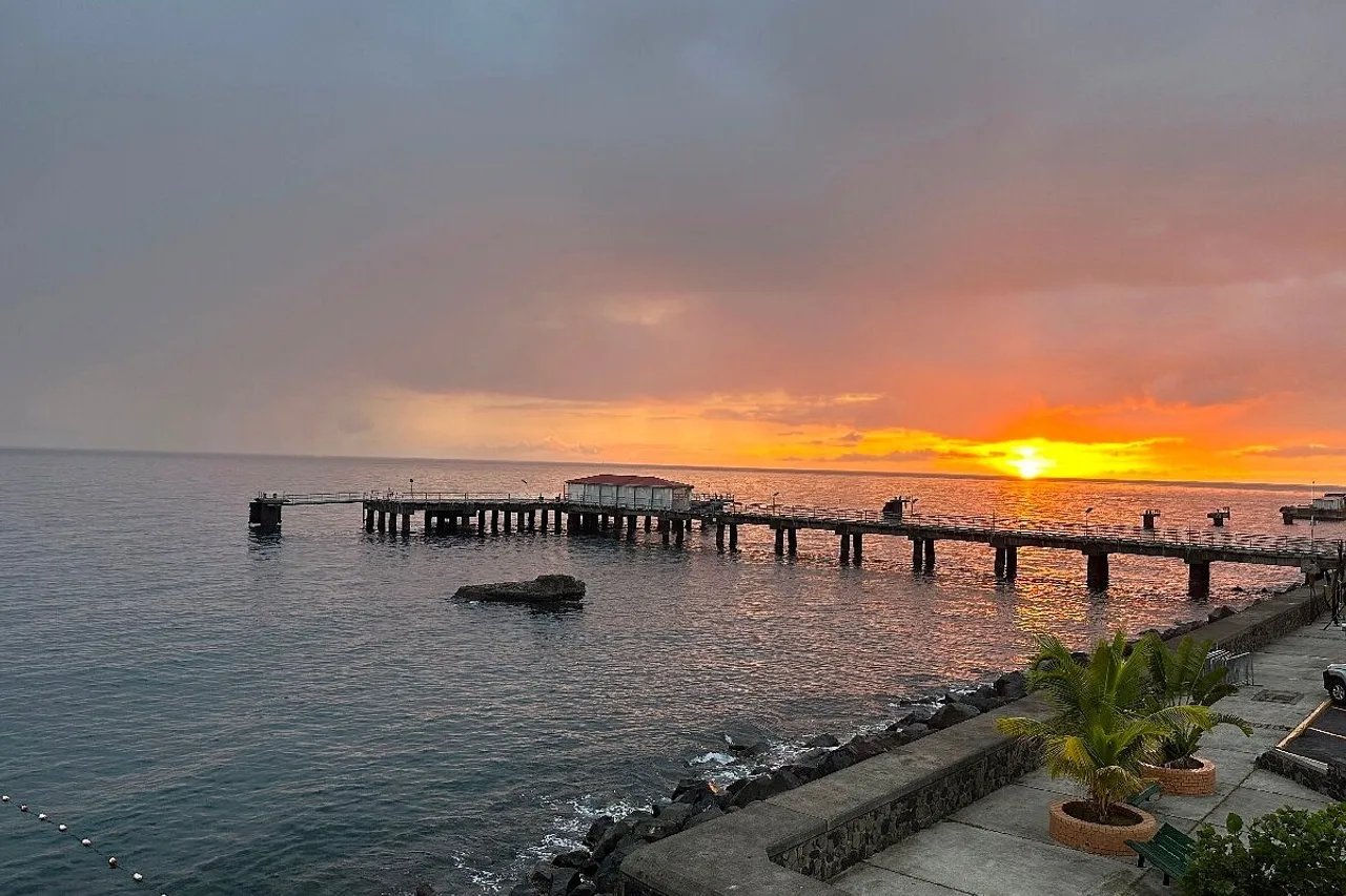 Fort Young Hotel &amp; Dive Resort — ภาพห้องพักและบรรยากาศ